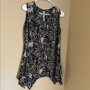 💜3 for $30 Sale/Black and Cream Leaf Shirt